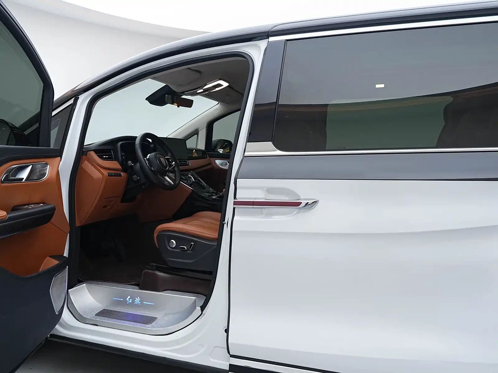 Фото 18 - Hongqi HQ9
