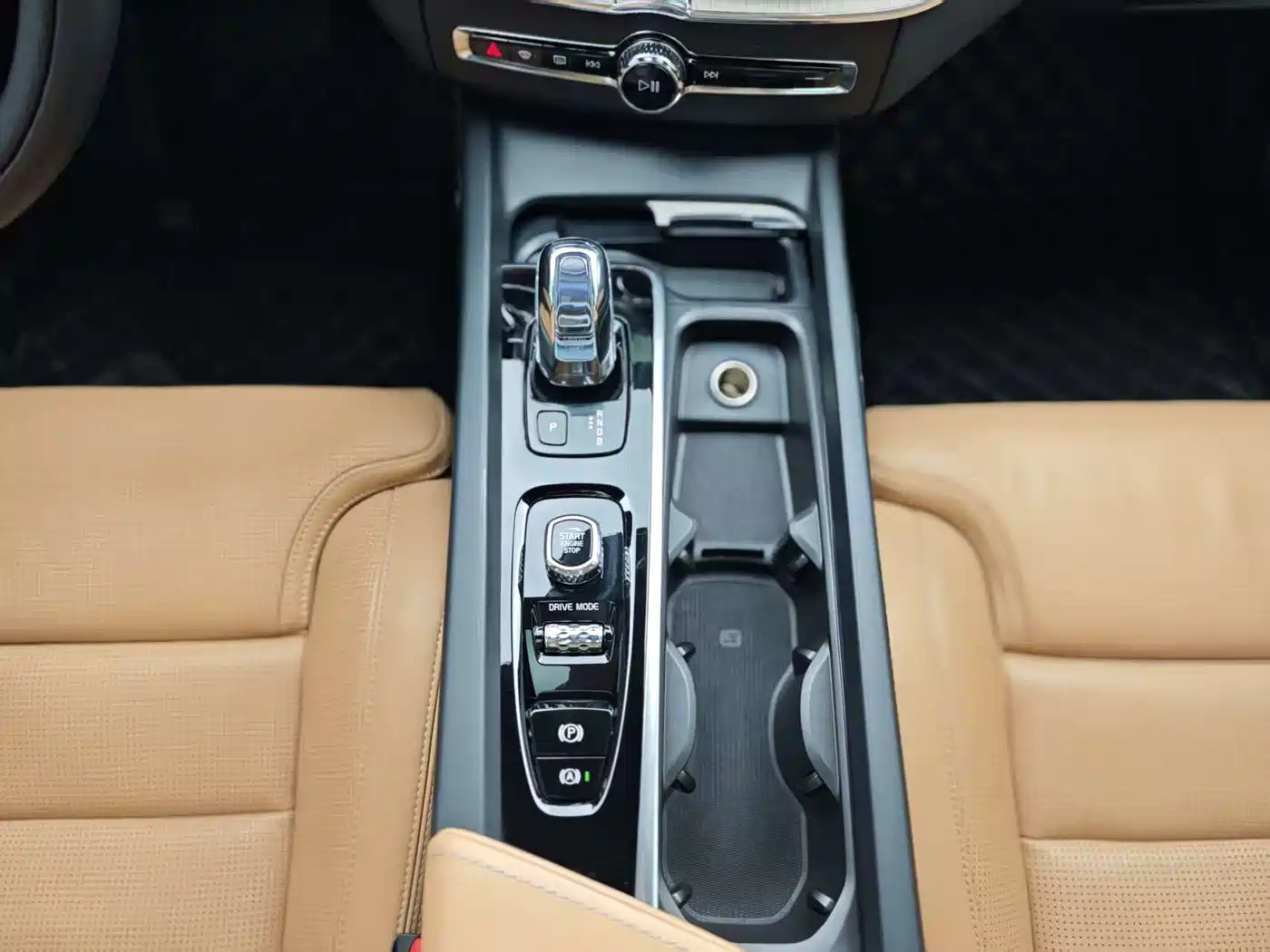 VOLVO XC60 PLUG IN HYBRID