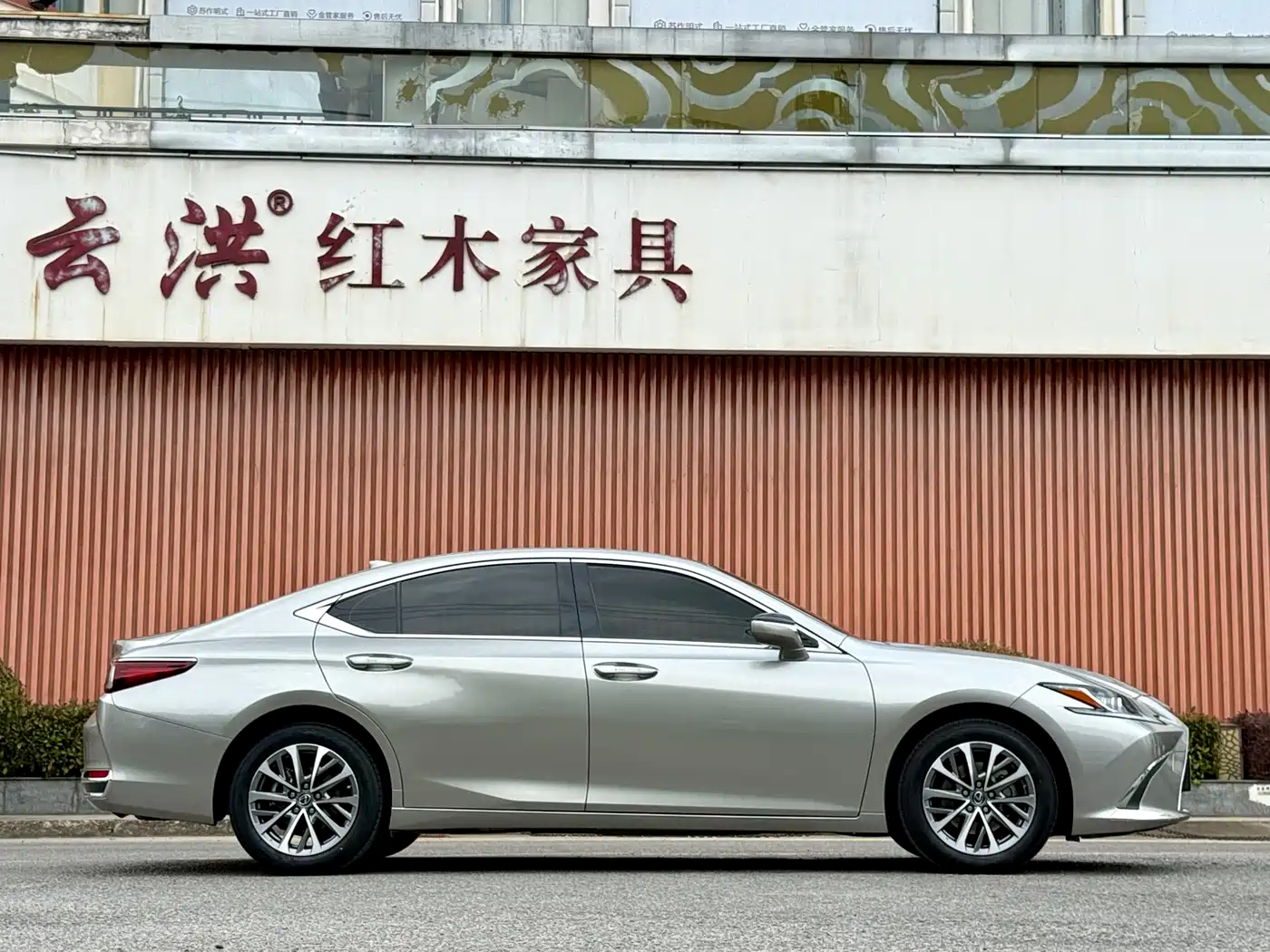 Lexus ES 2022 200 Excellence Edition фото 7