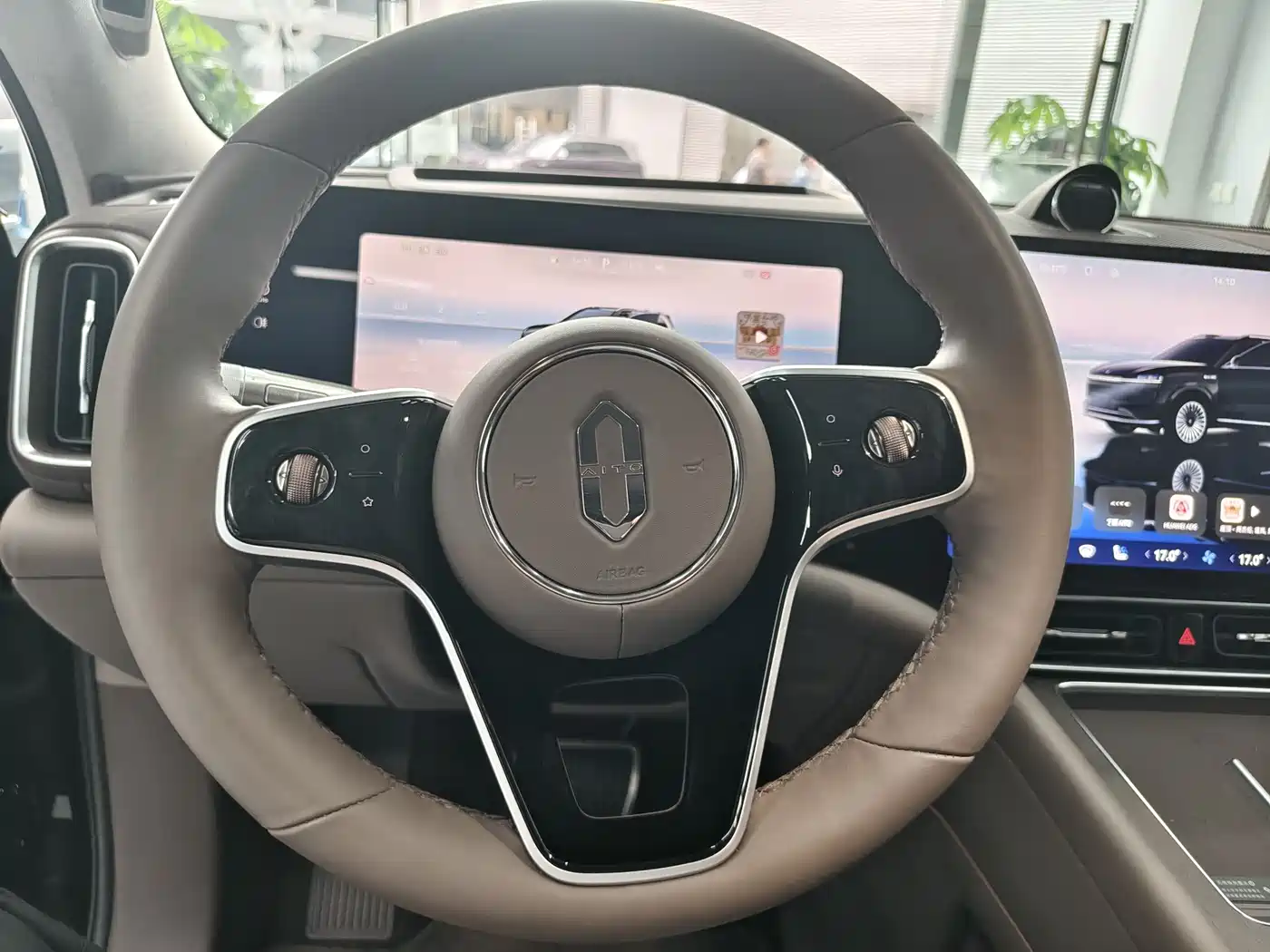 AITO Wenjie AITO M9 2025 Extended Range Ultra 52kWh 6-Seater фото 8