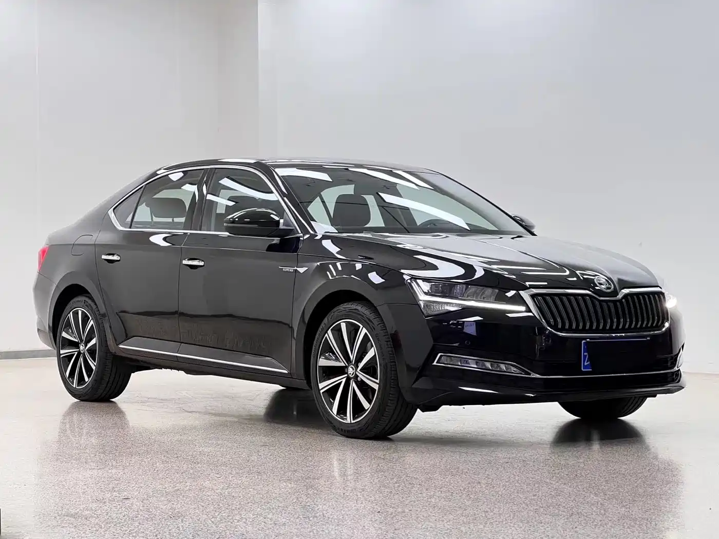 Škoda Superb 2025 Model TSI280 DSG Premium Edition фото 3