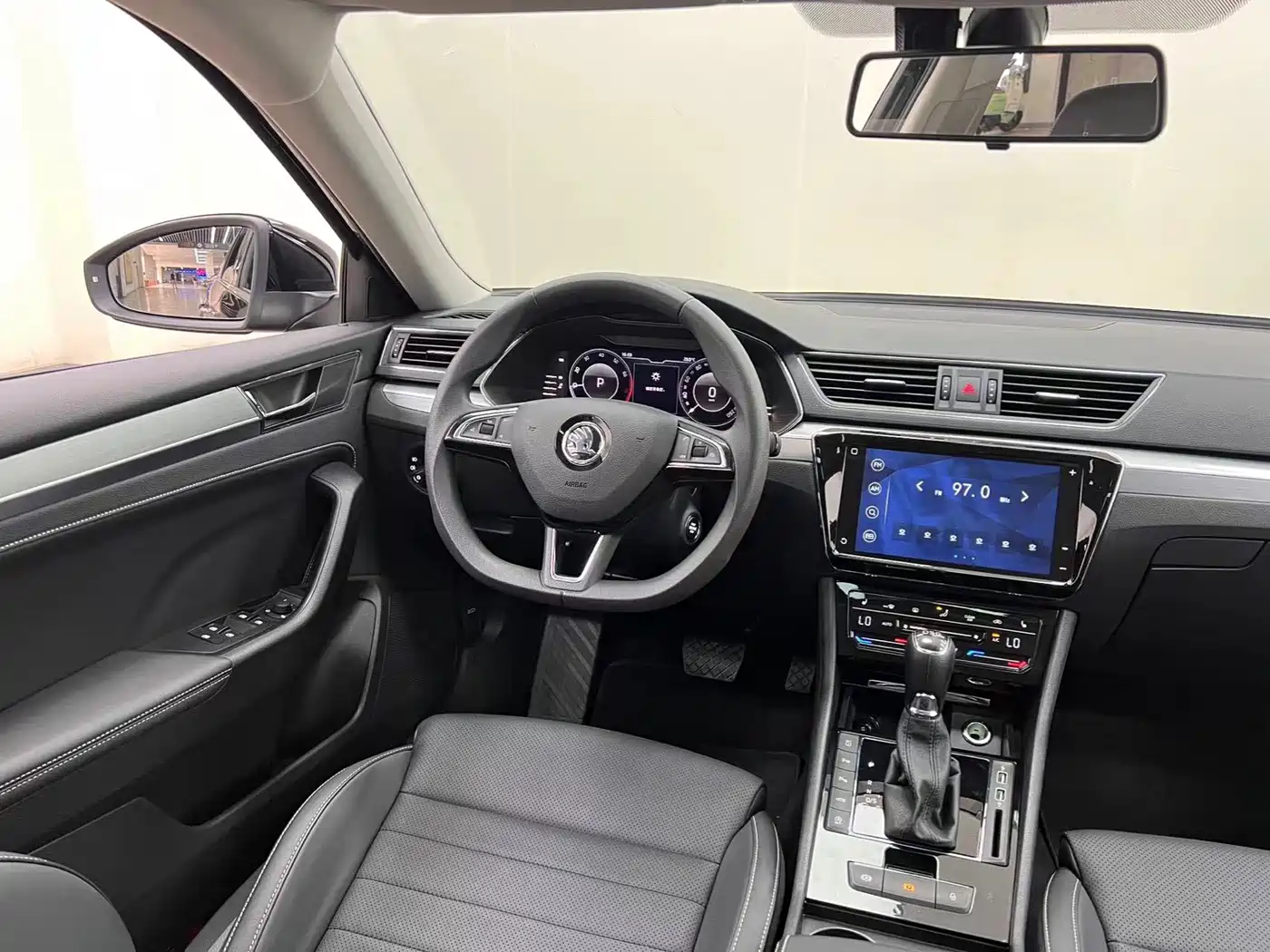 Škoda Superb 2025 Model TSI280 DSG Premium Edition фото 18
