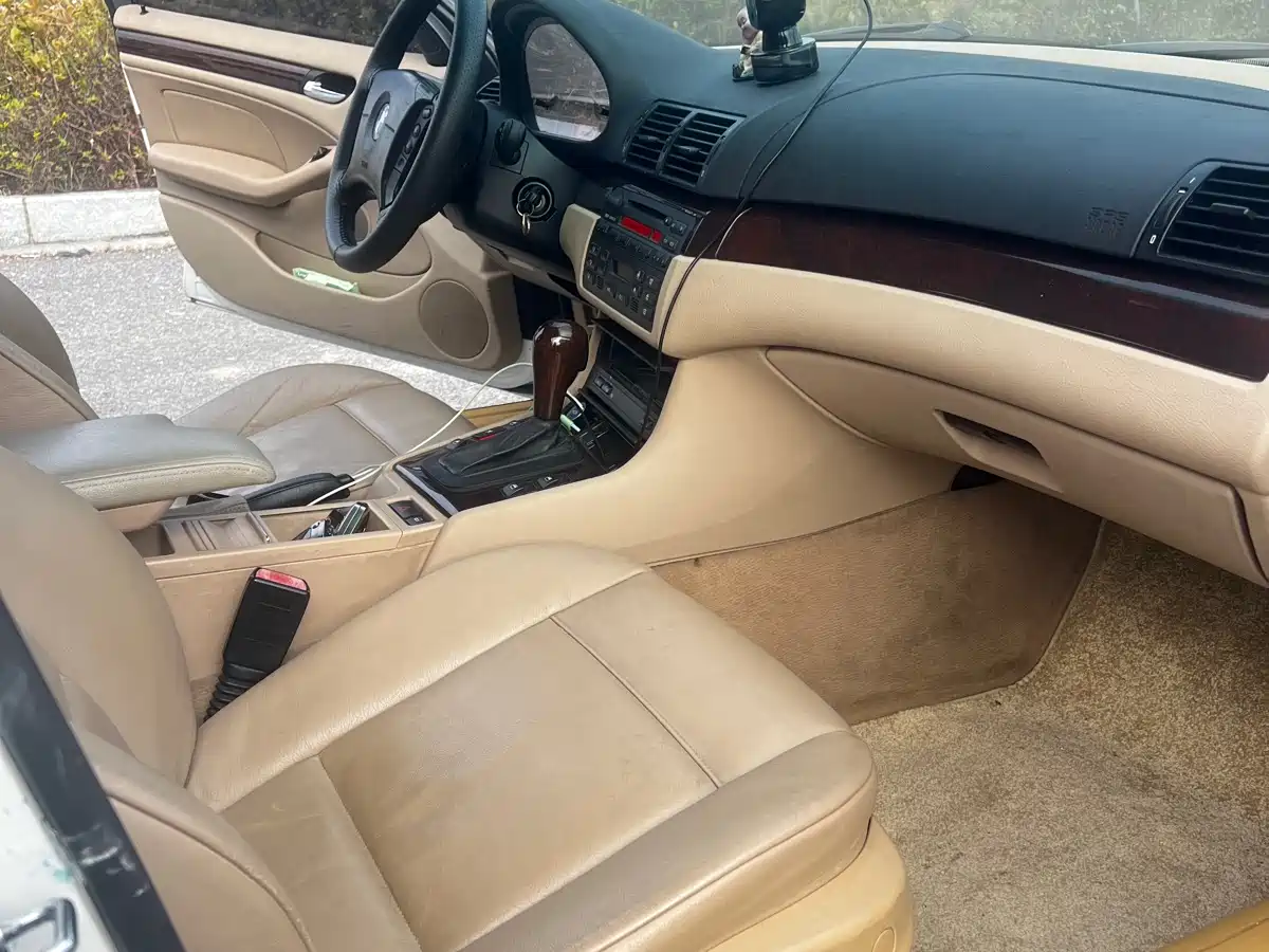 BMW 3 Series 2005 320i Leading фото 11
