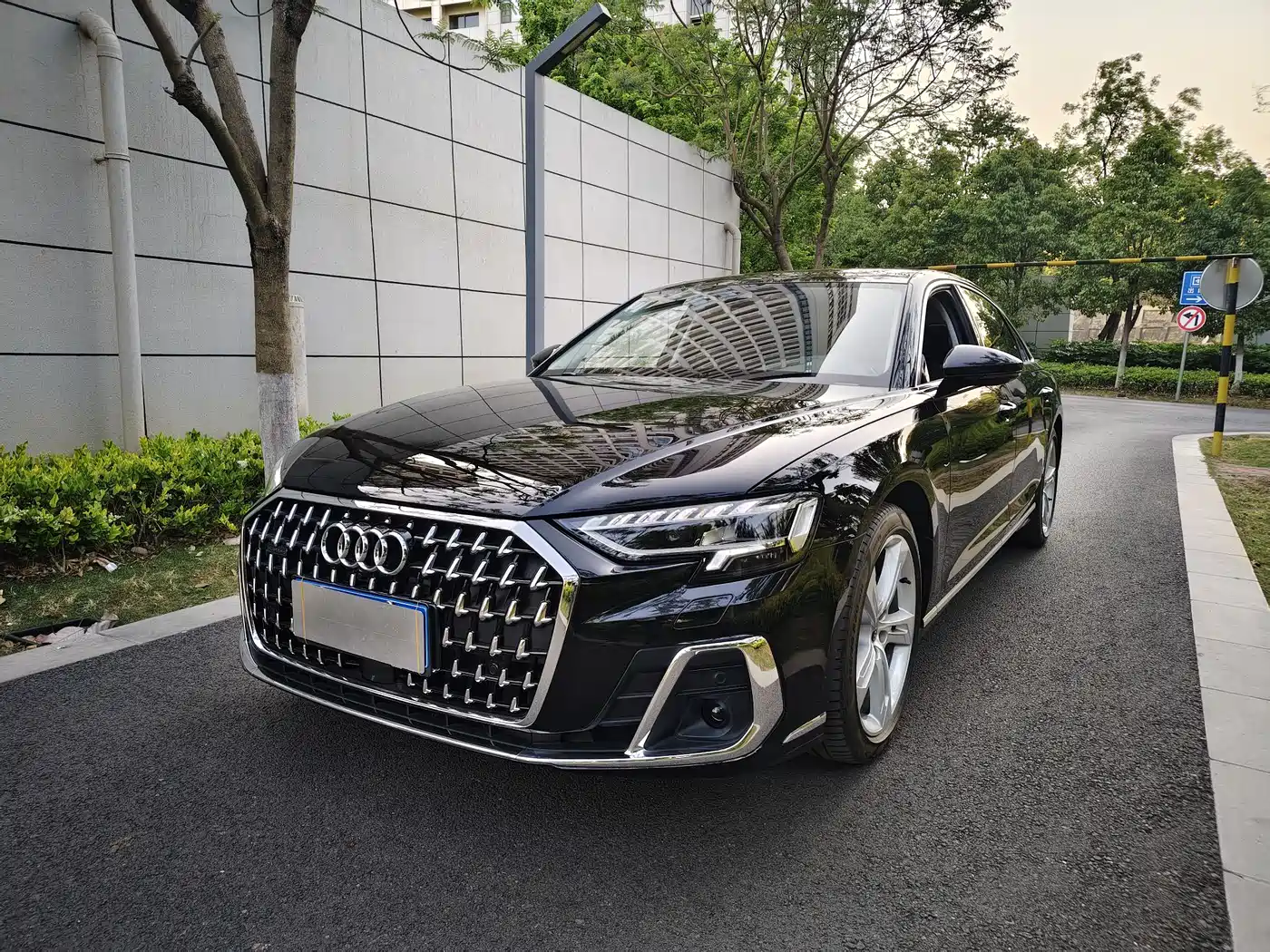 Audi A8 2024 Model A8L 50 TFSI quattro Executive