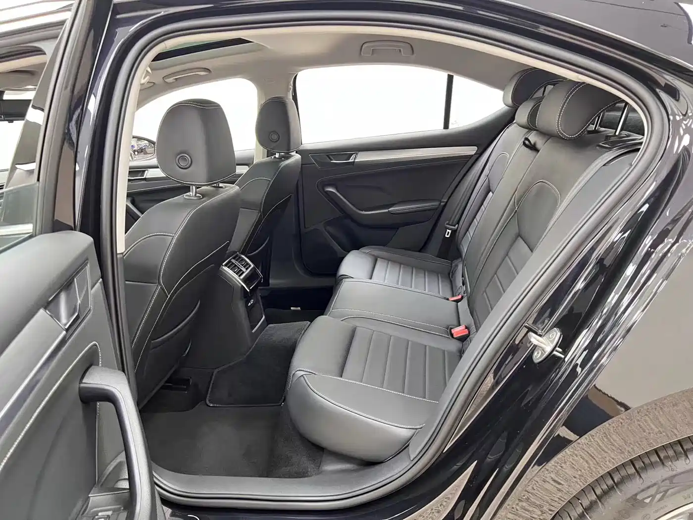 Škoda Superb 2025 Model TSI280 DSG Premium Edition фото 13