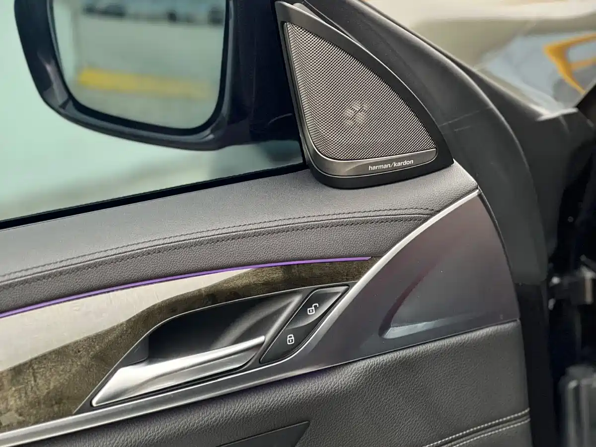 BMW 6 Series GT 2019 630i M Sport Package фото 8