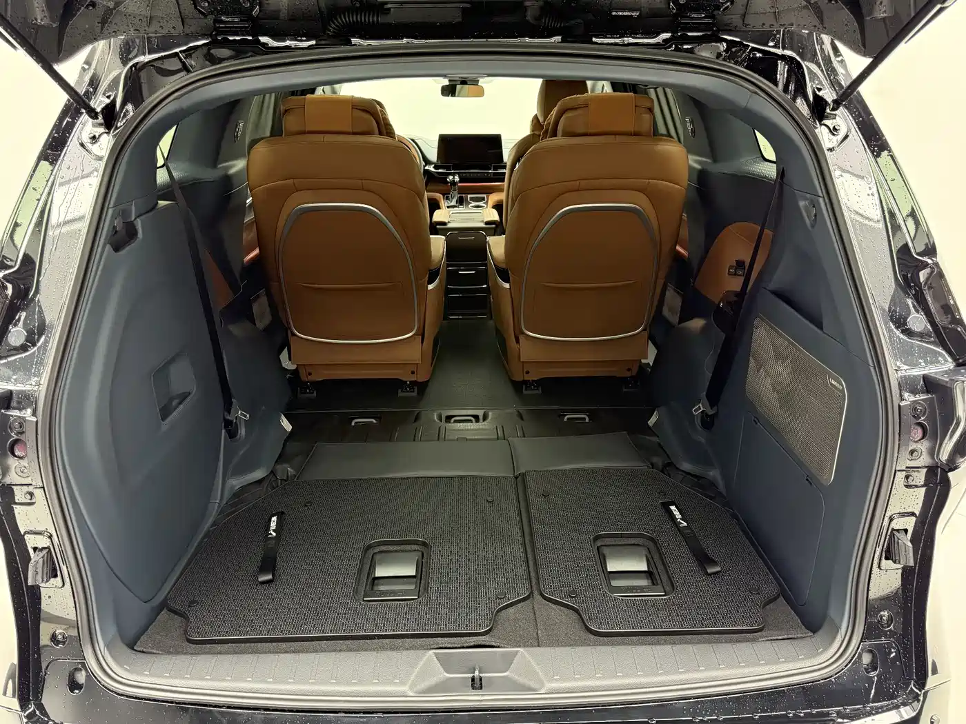 Toyota Granvia 2024 2.5L Hybrid Comfort фото 13