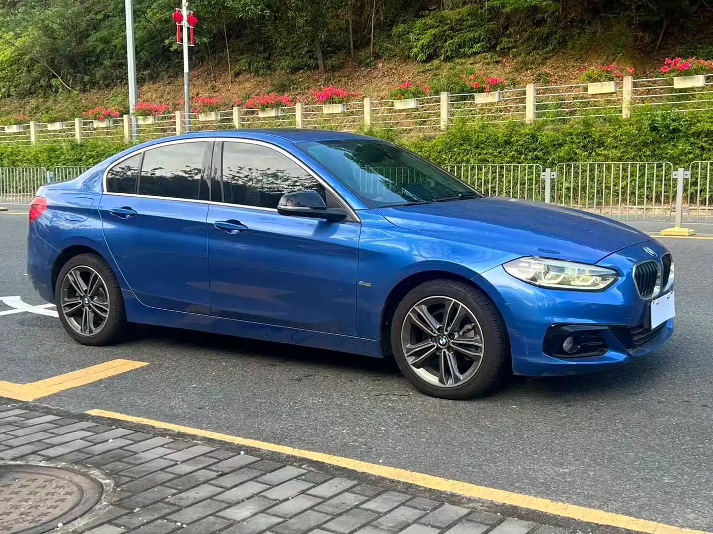 BMW 1 Series 2017 118i Sport фото 3