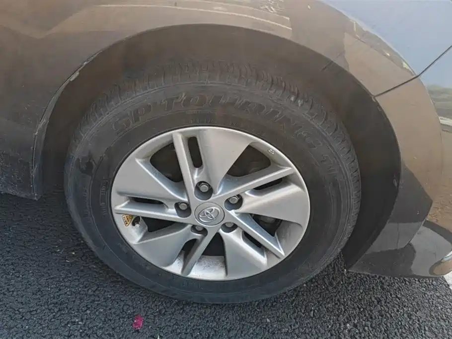 Toyota Corolla 2014 1.6L CVT GL-i фото 6