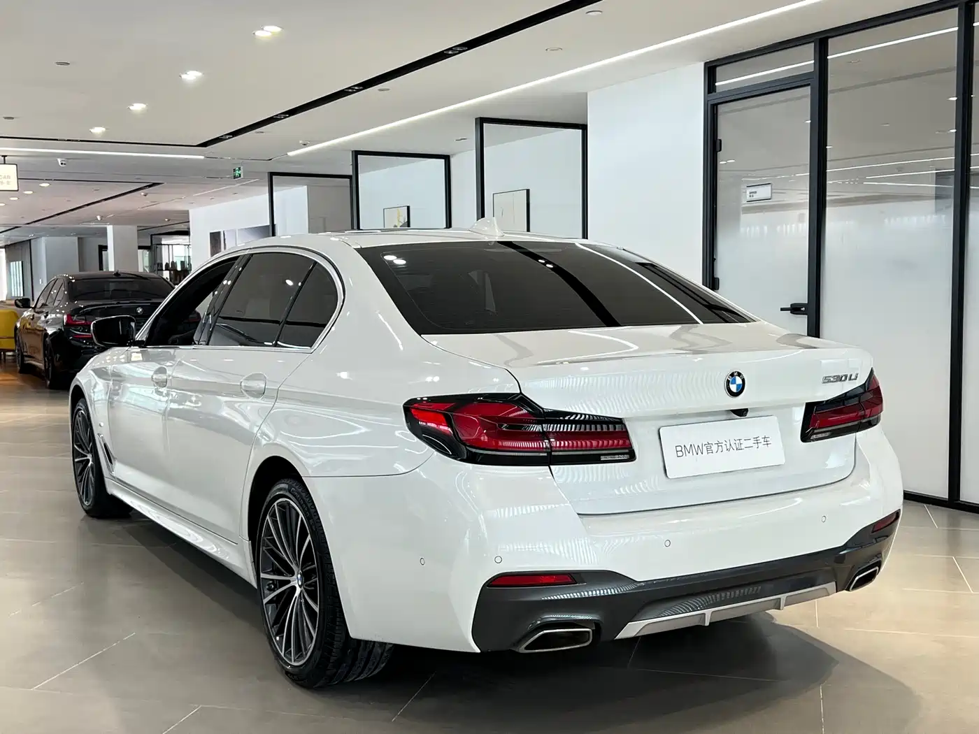 BMW 5 Series 2021 530Li Leading M Sport Package фото 14