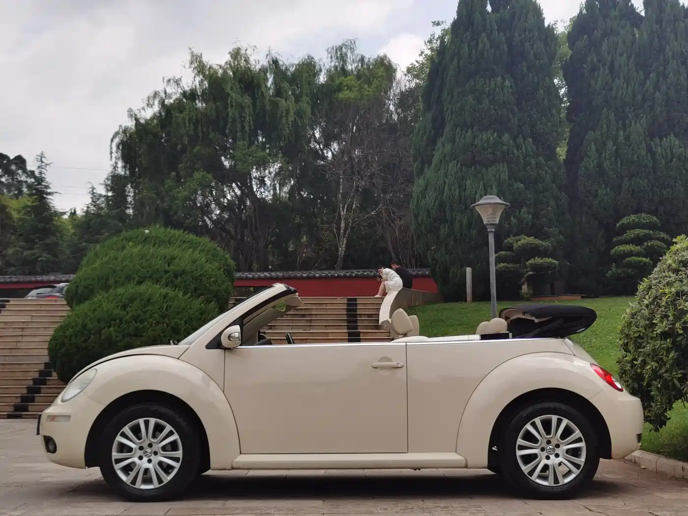 Volkswagen Beetle 2010 Model 2.0 BlackOrange Convertible Luxury Edition фото 6
