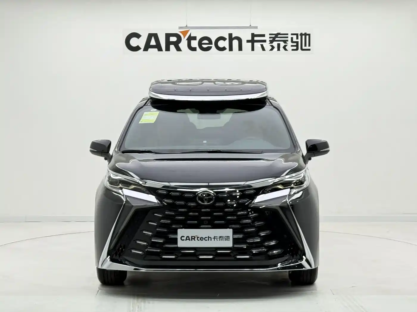 Toyota Granvia 2024 2.5L Hybrid Comfort фото 2