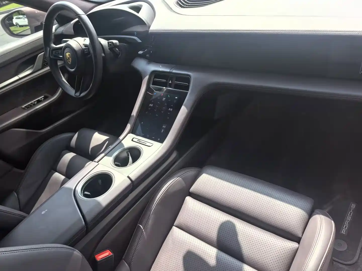 صورة 10 - Porsche Taycan