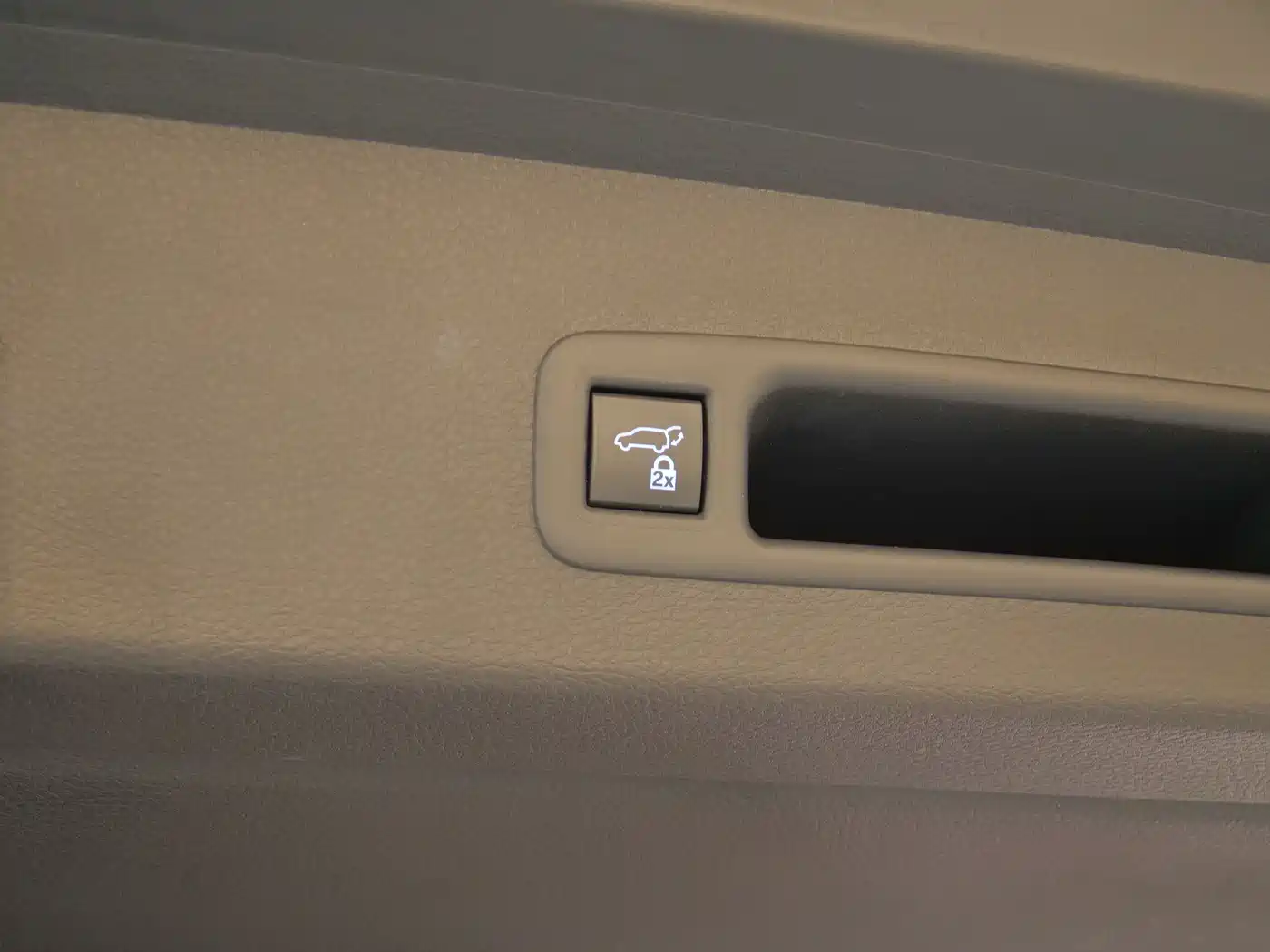 Toyota Sienna 2021 2.5L Hybrid Premium Edition фото 24