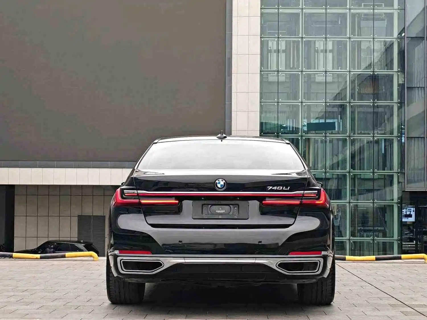 Фото 8 - BMW 7 Series