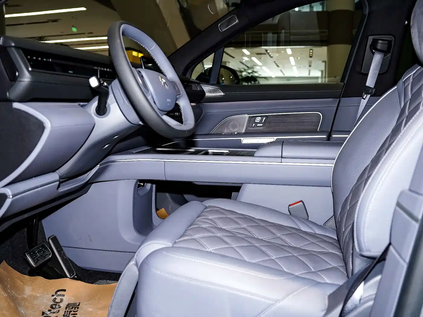 NIO ES8 2026 2025 Model 6-Seat Executive Luxury Edition