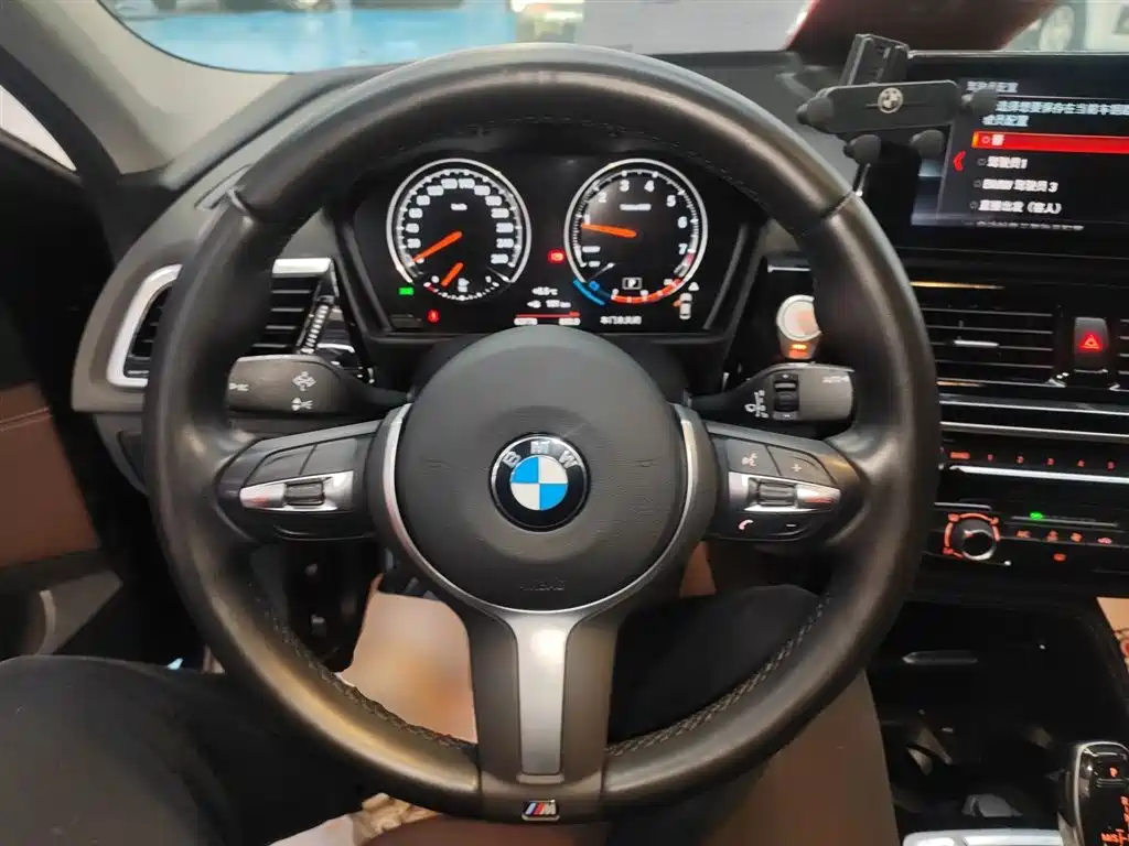 BMW 1 Series 2022 125i M Sport Shadow Edition фото 8
