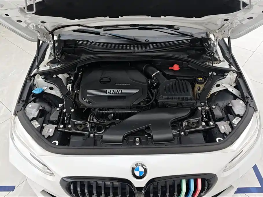 BMW 1 Series 2021 120i M Sport Shadow Edition фото 10