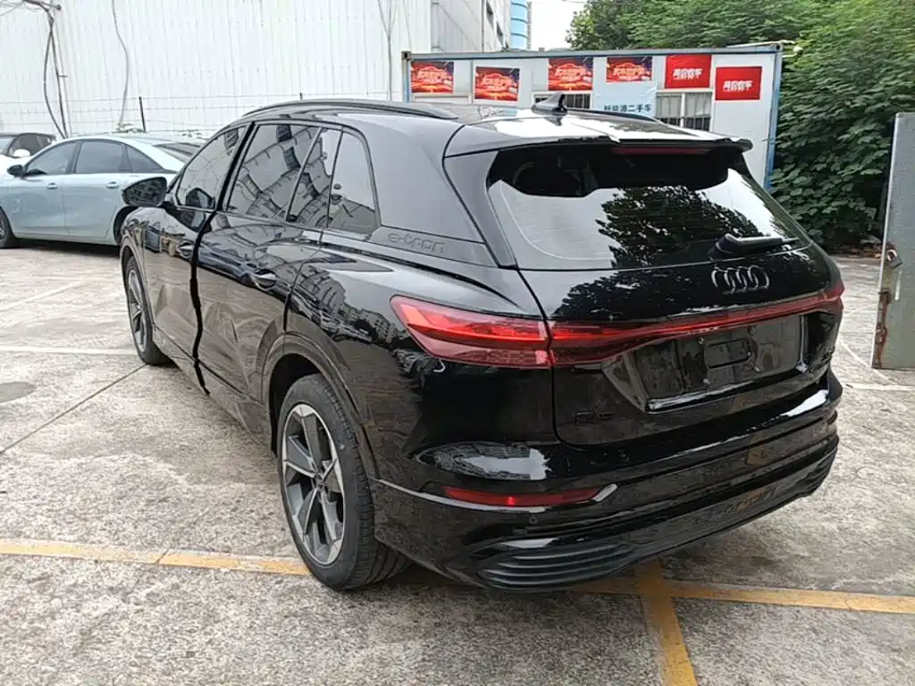 Фото 5 - Audi Q5 e-tron