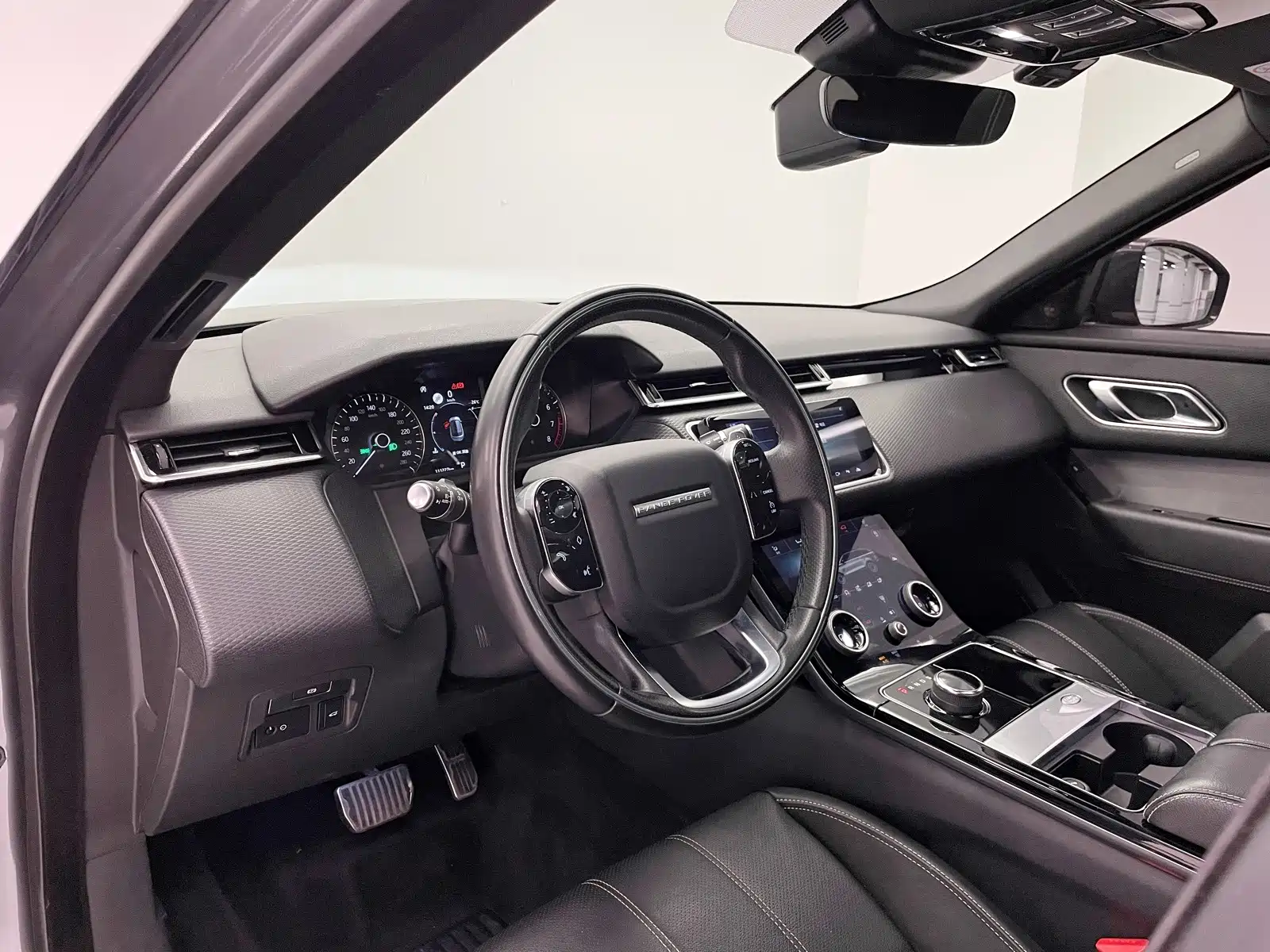 Фото 9 - Land Rover Range Rover Velar