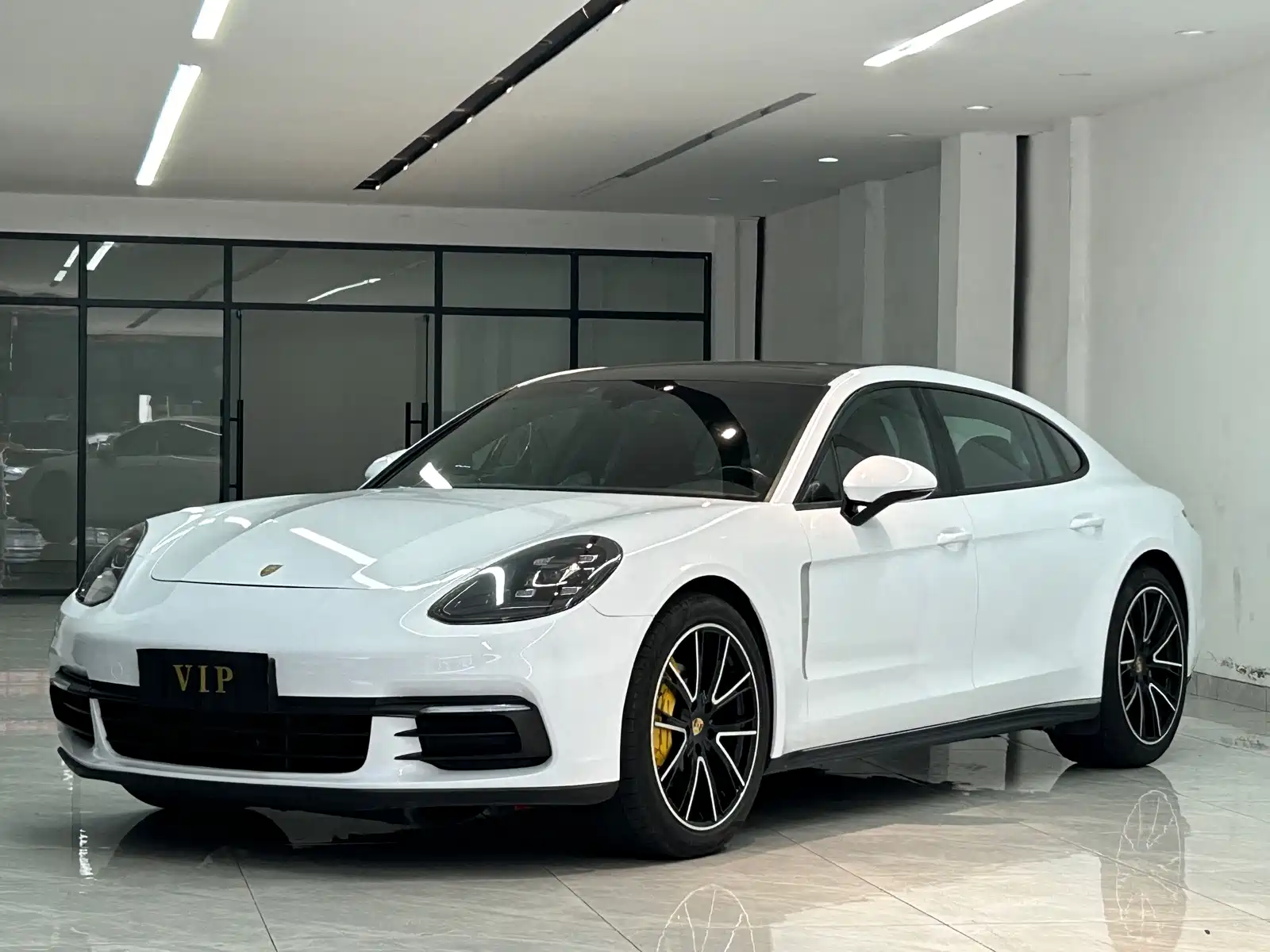 Photo 1 - Porsche Panamera