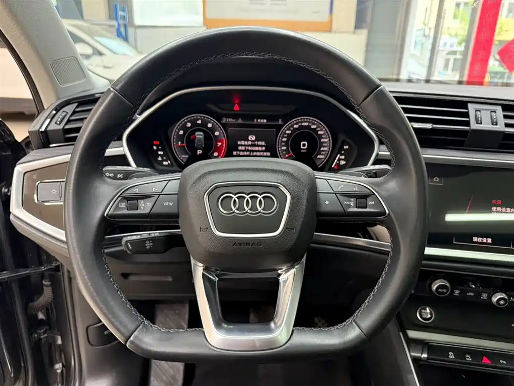 Audi Q3 2023 35 TFSI Fashion Dynamic Model (1.5T) фото 21