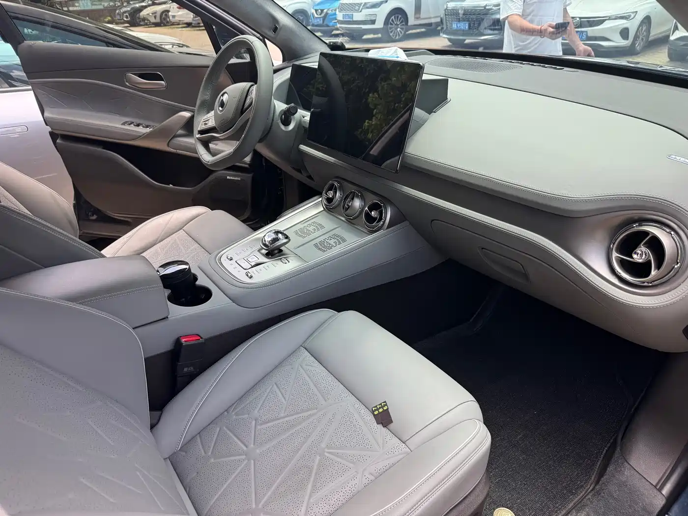 Denza N8 2024 2023 4WD Super Hybrid Flagship 6-seater