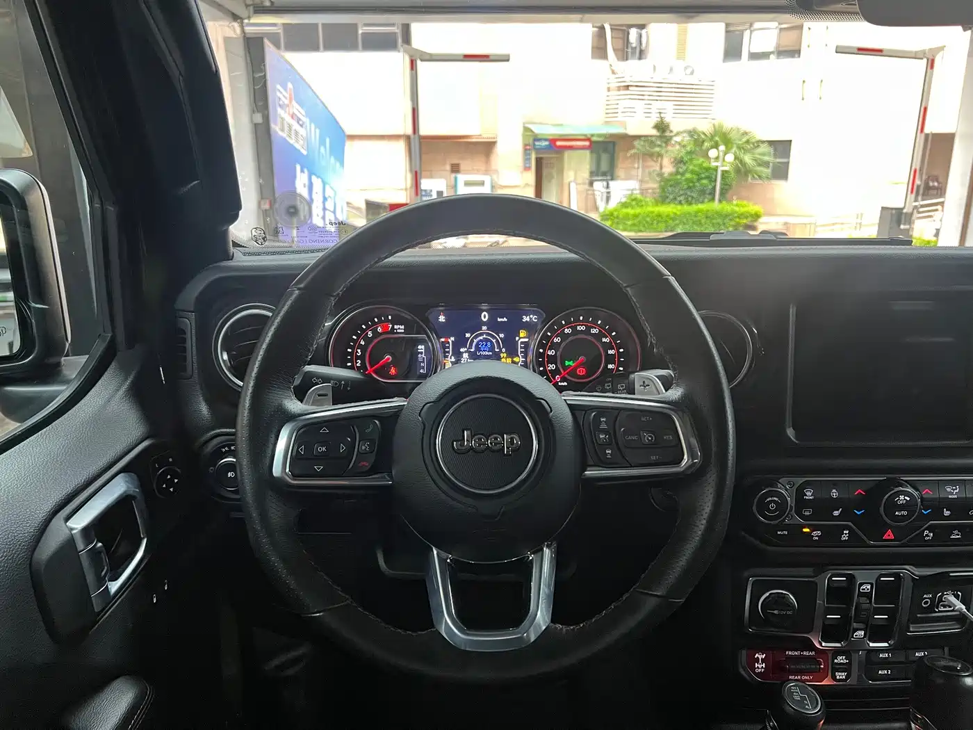 Photo 18 - Jeep Wrangler