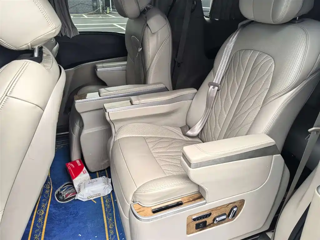 Buick GL8 2018 28T Comfort China VI фото 4