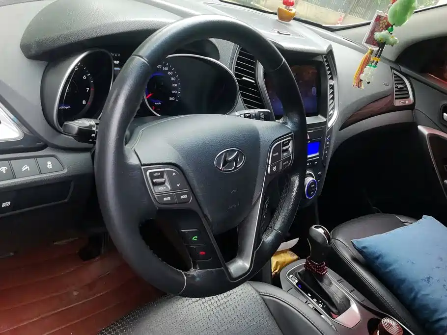 Hyundai Santa Fe 2013 2013 Model 2.4L Automatic 2WD Smart