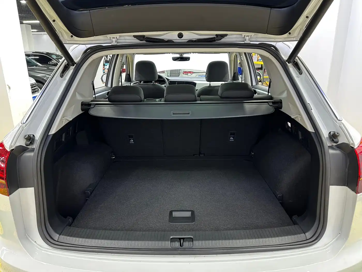 Volkswagen Tayron 2022 280TSI 2WD Luxury Smart Connect Edition фото 17