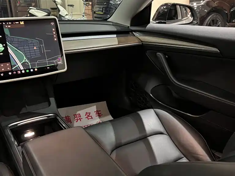 Фото 20 - Tesla Model 3