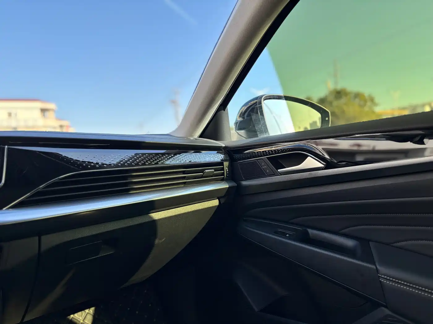 Volkswagen Passat 2023 Facelift 330TSI Starlight Elite Edition фото 16