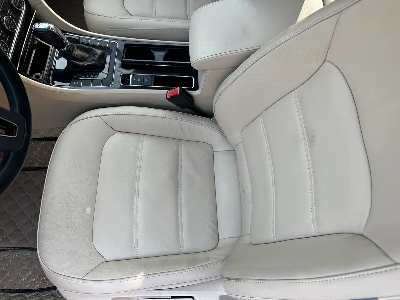 Volkswagen Passat 2014 1.8TSI DSG Luxury Edition фото 8