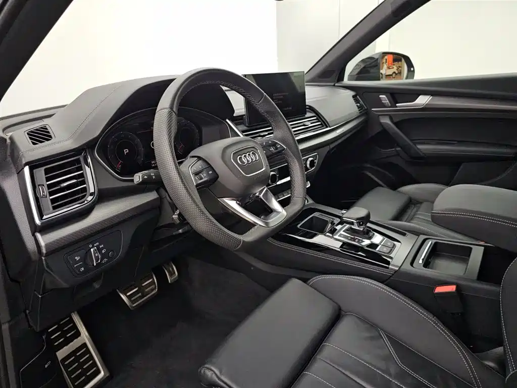 Audi Q5L 2024 Model 45 TFSI Luxury Dynamic фото 3