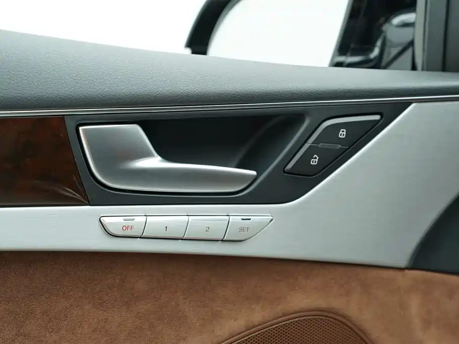 Audi A8 2014 A8L 45 TFSI quattro Luxury фото 10