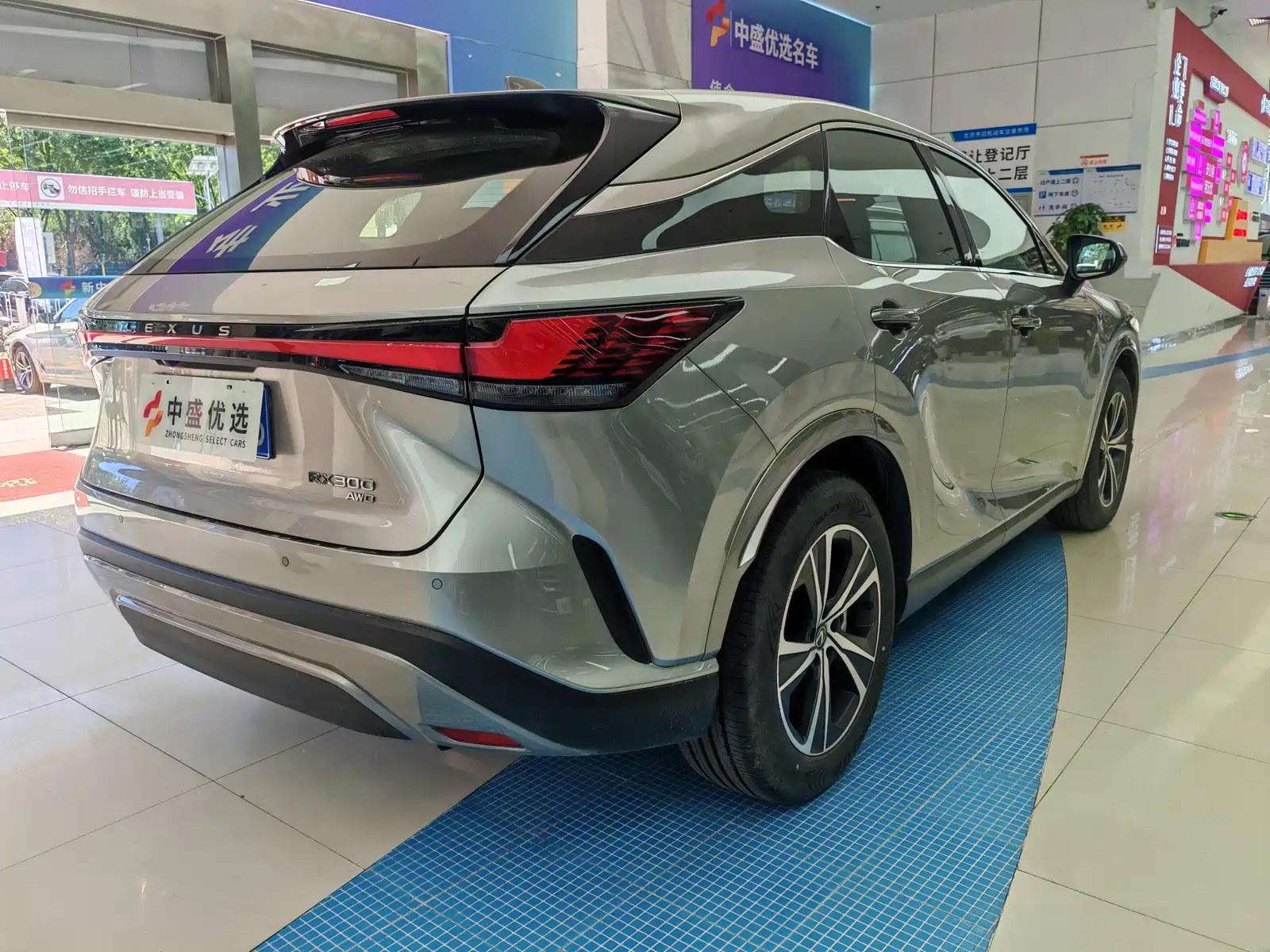 Фото 3 - Lexus RX