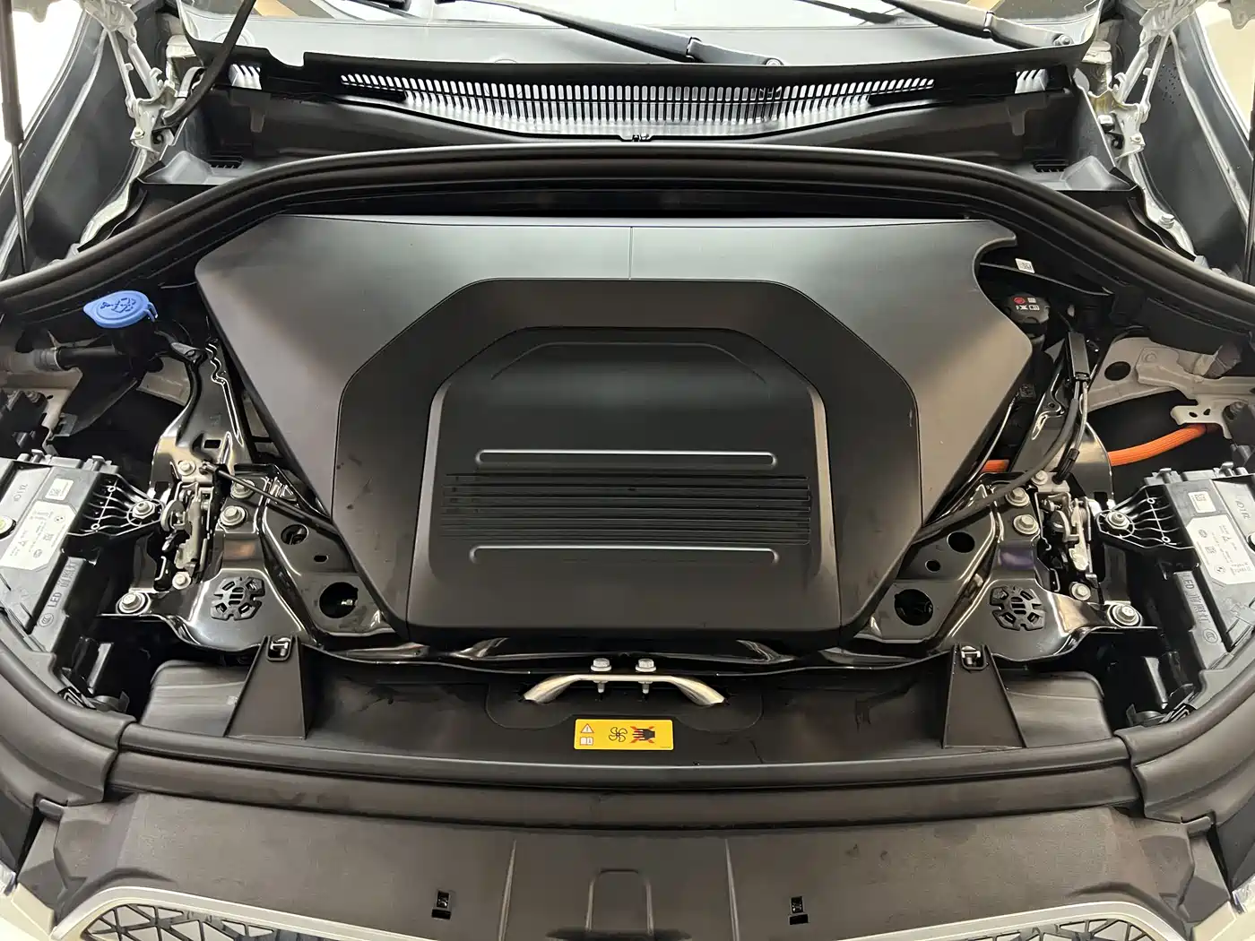 BMW iX1 2023 eDrive25L X Design Package фото 8