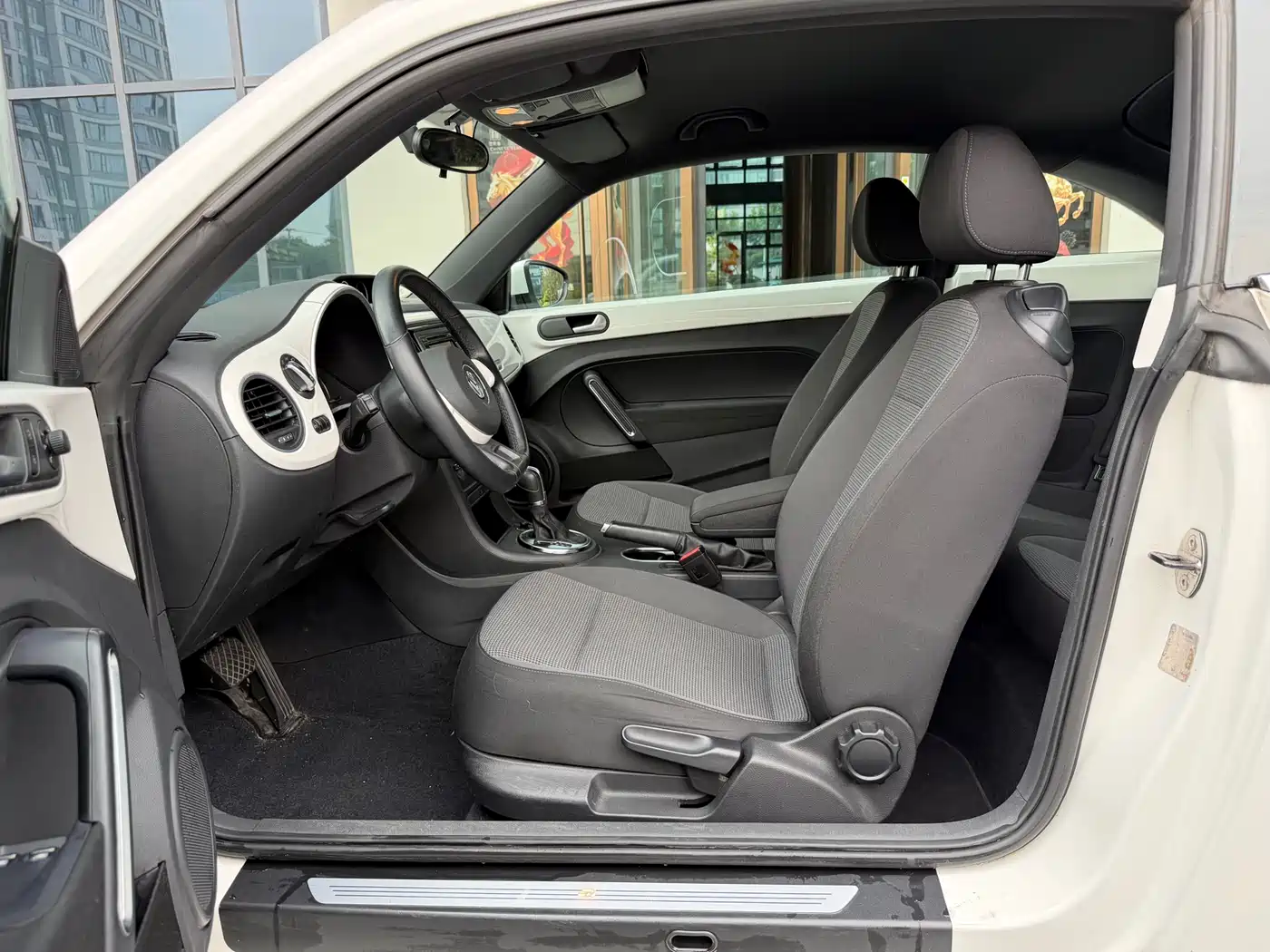 Volkswagen Beetle 2014 1.4TSI Fashion Edition фото 4