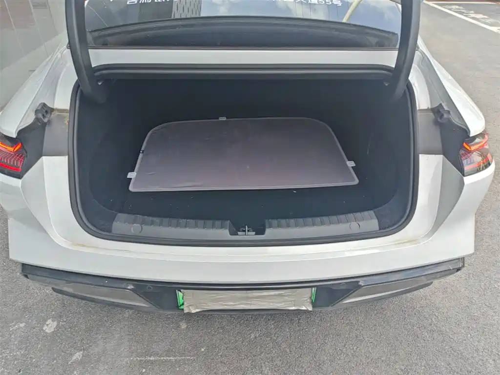 Geely Galaxy Galaxy E8 2025 700km Long Voyage Smart Drive Edition фото 18