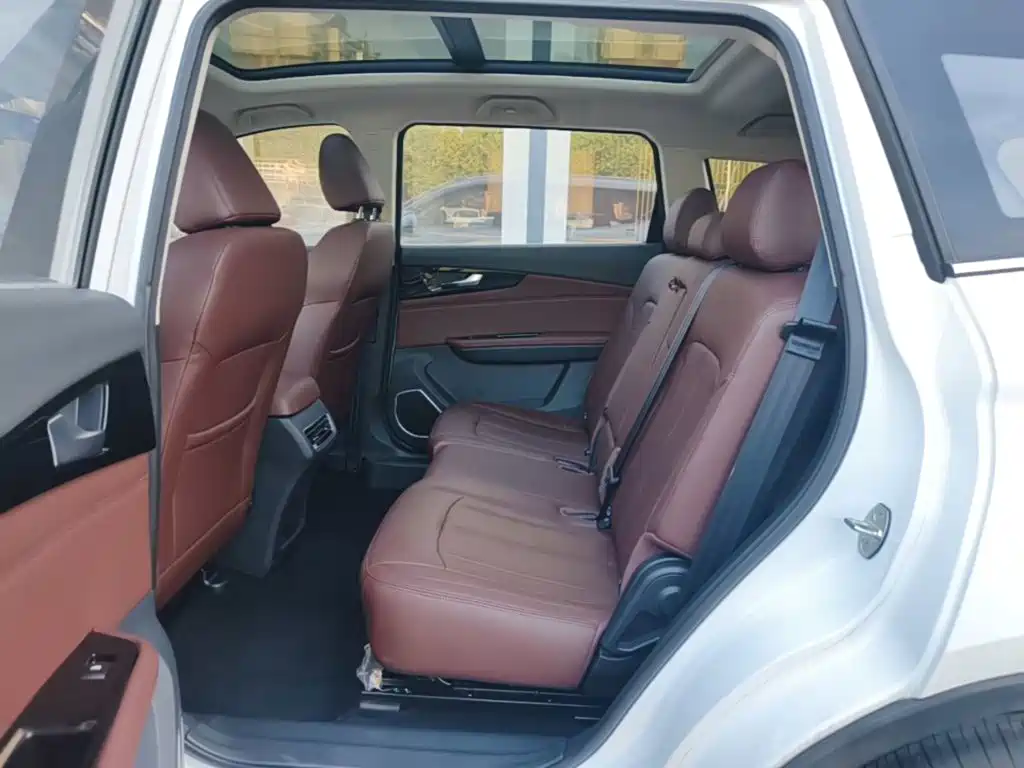 Sinotruk VGV VGV U75PLUS 2022 2021 2.0TGDI Fun Mountain Edition 7-Seater