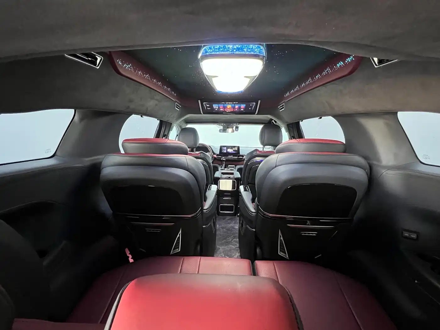Toyota Sienna 2024 2.5L Hybrid Ultimate Premium Edition фото 13