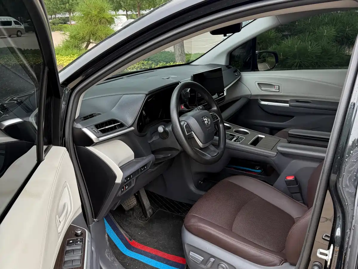 Toyota Granvia 2025 2024 2.5L Hybrid Comfort