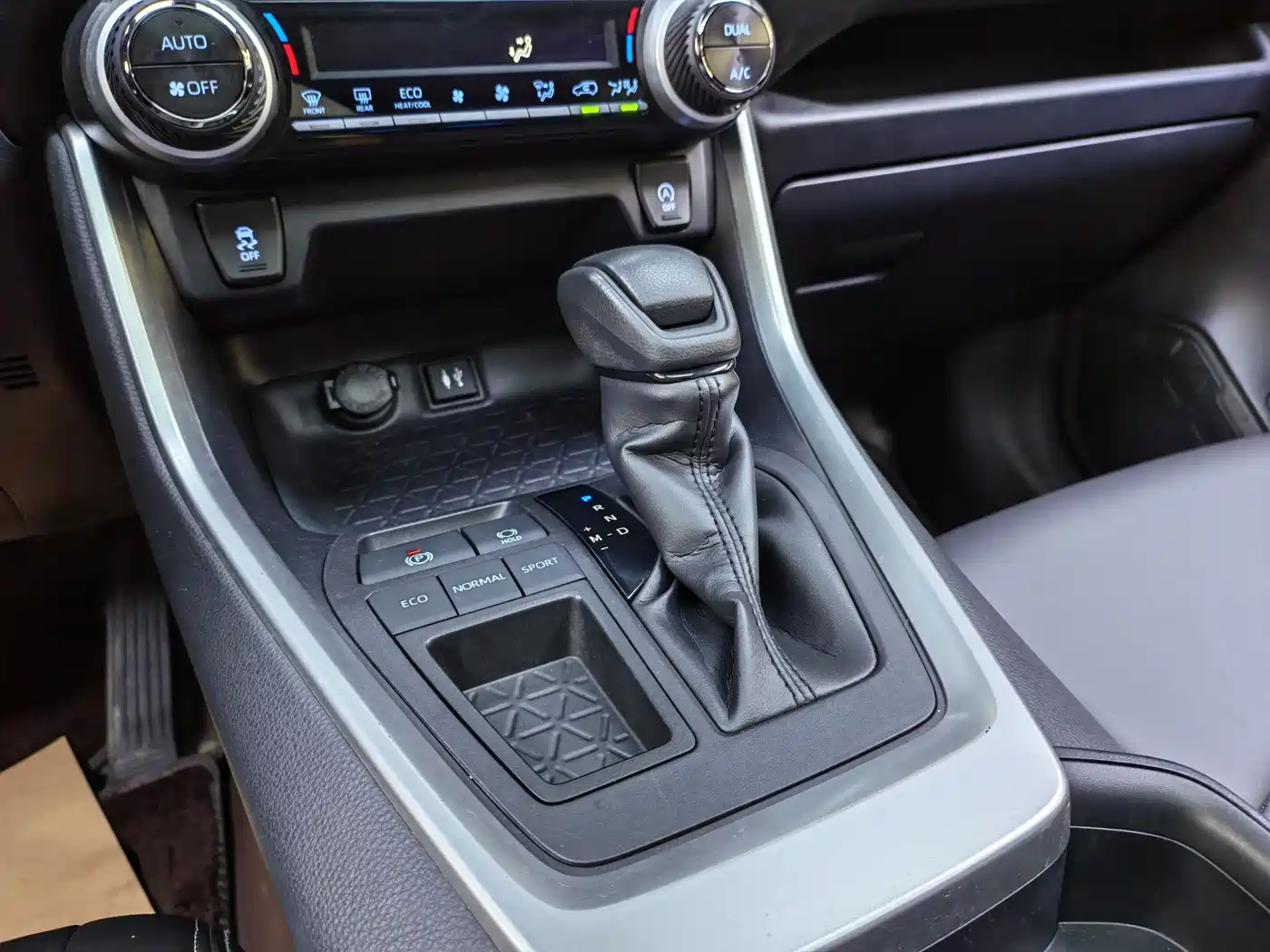 Toyota RAV4 Rongfang 2020 2.0L CVT 2WD Trend Edition фото 9