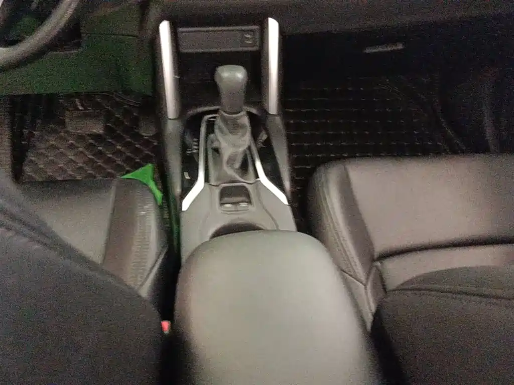 Toyota Frontlander 2023 2.0L CVT Leading Edition фото 14