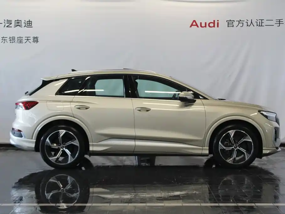Photo 4 - Audi Q4 e-tron