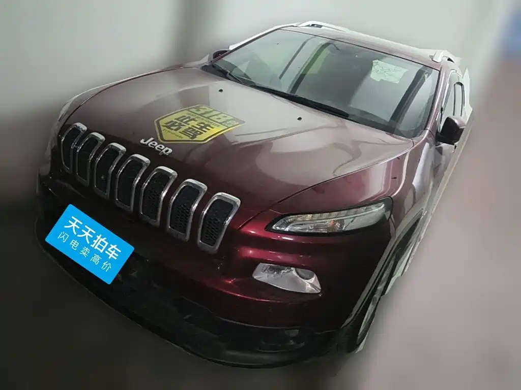 Фото 1 - Jeep Cherokee