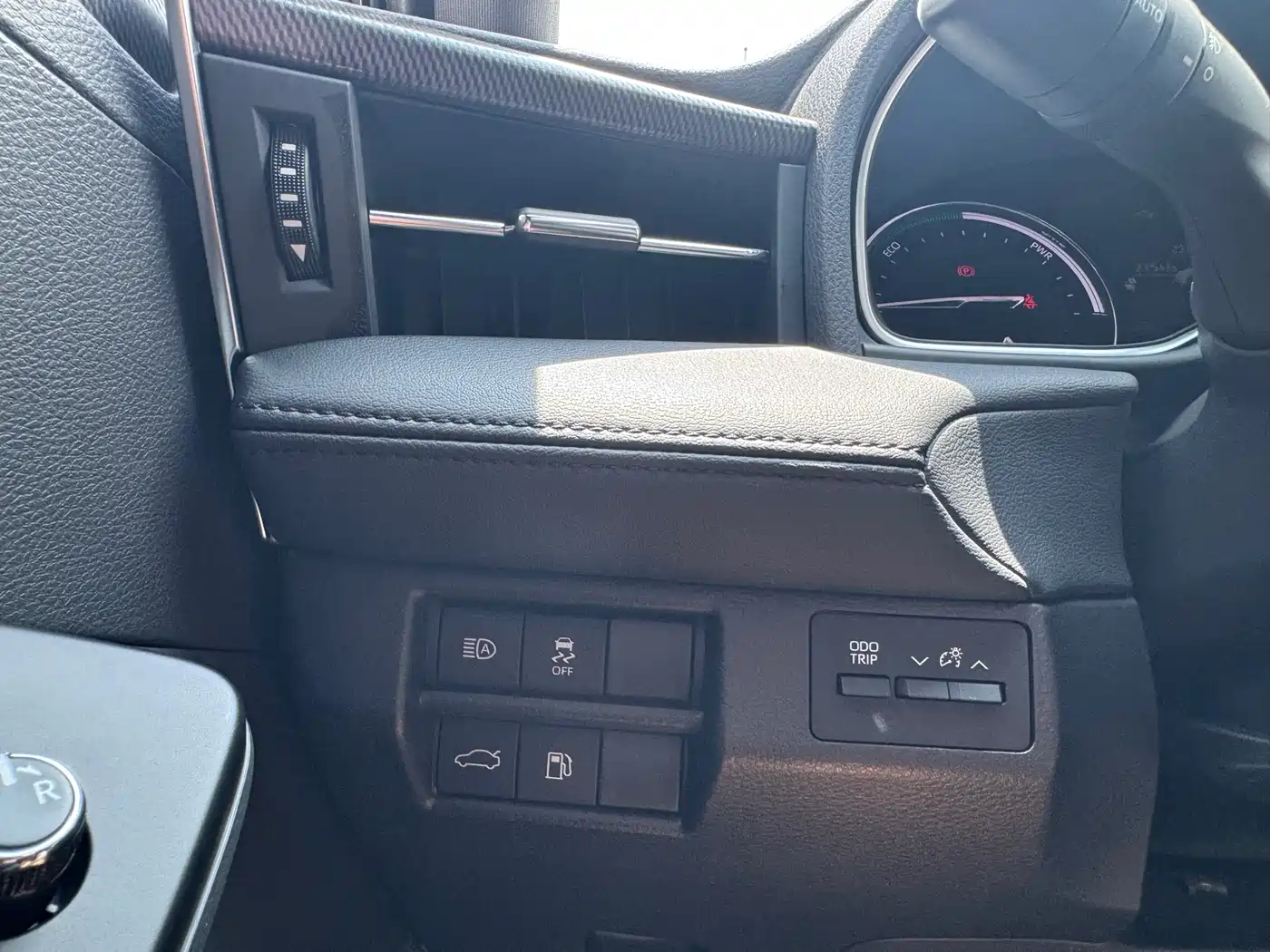 Toyota Avalon 2019 Hybrid 2.5L Luxury Edition China V фото 25