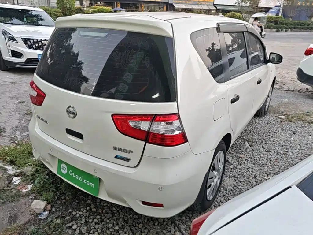 Фото 7 - Nissan Livina