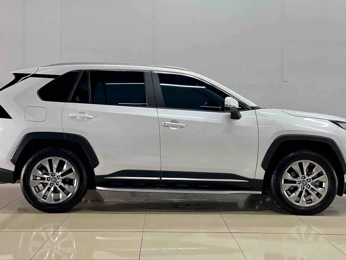 Toyota Wildlander 2022 2.0L CVT AWD Luxury PLUS Edition фото 4